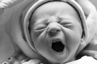 pourquoi le menton d'un nouveau-né
