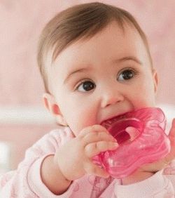 comment aider un bébé pendant la dentition