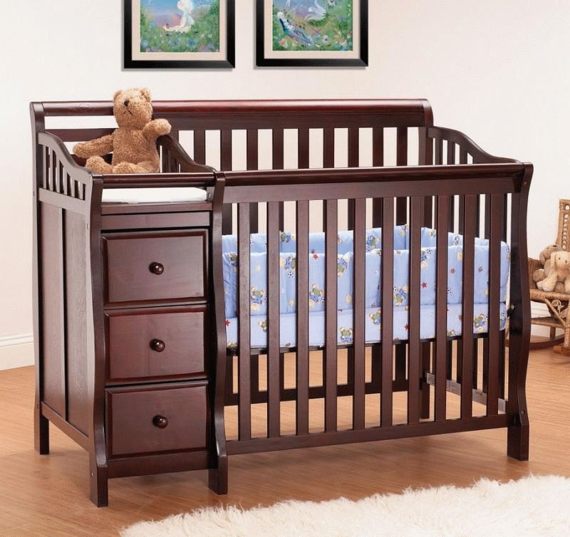 bagaimana memilih katil bayi untuk bayi baru lahir