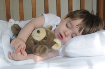 Hogyan tanítsuk meg a gyermeket aludni a kiságyában
