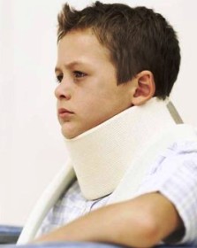 mit kell tenni, ha a gyermek nyakán fáj?