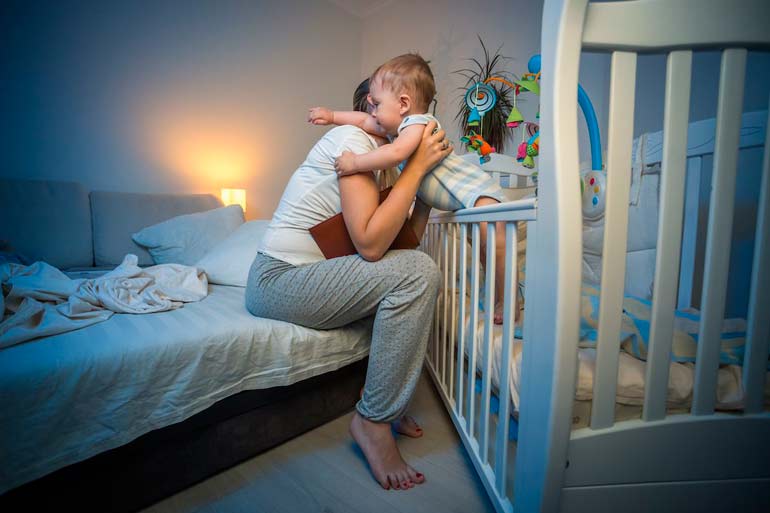 како да успавате бебу да спава без трзаја