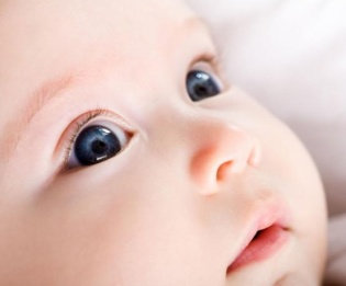 Neugeborene Augenpflege