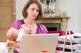 nő ül a szülési keresi online