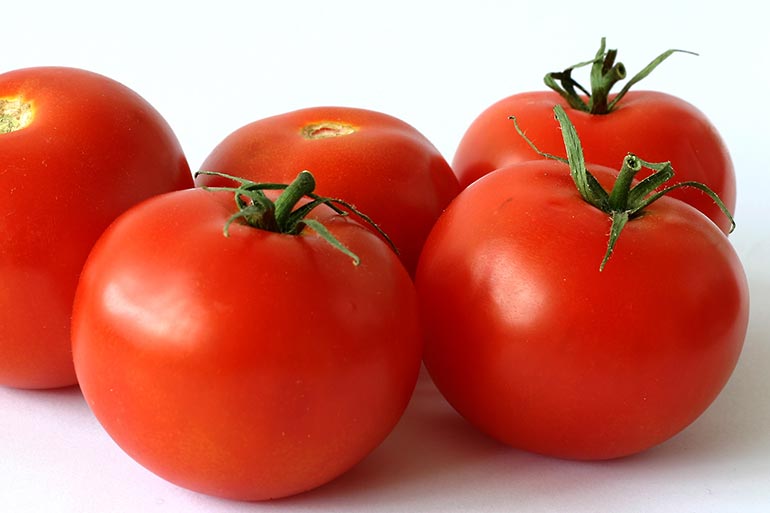 čerstvá červená rajčata
