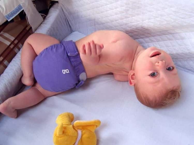 apprendre à un enfant à rouler de dos à l'estomac