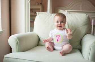 What should a child be able to do at 7 months