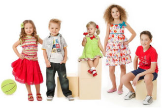 quần áo trẻ em thông qua các cửa hàng trực tuyến