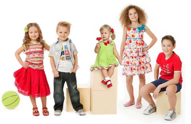 vêtements pour enfants à travers la boutique en ligne