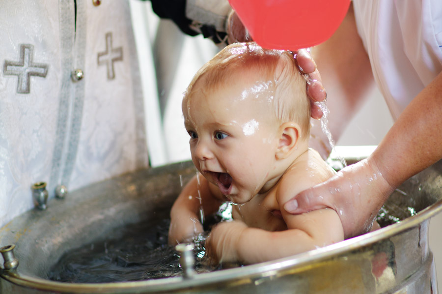 pembaptisan bayi