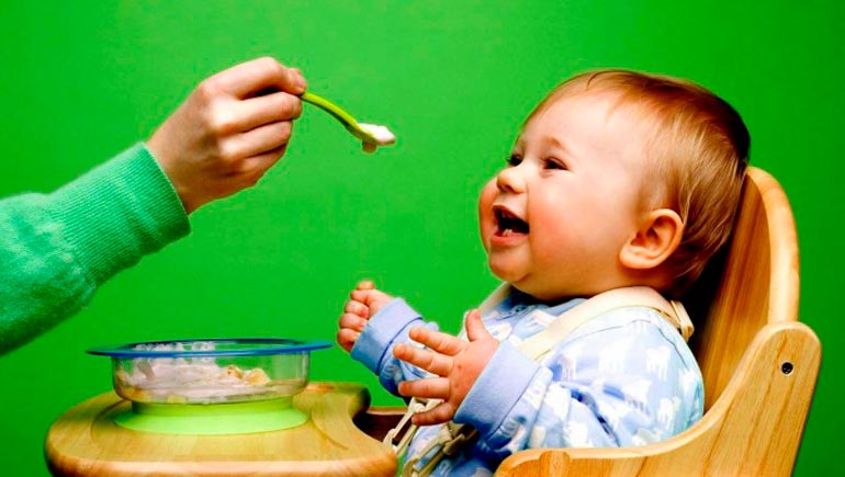 first feeding of children on artificial feeding