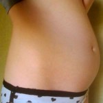 photo of the tummy at the 20th week of pregnancy