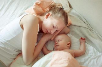 mama śpi z dziećmi