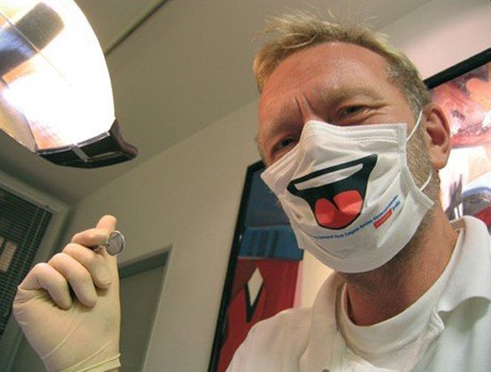 الزيارة الأولى لطبيب الأسنان