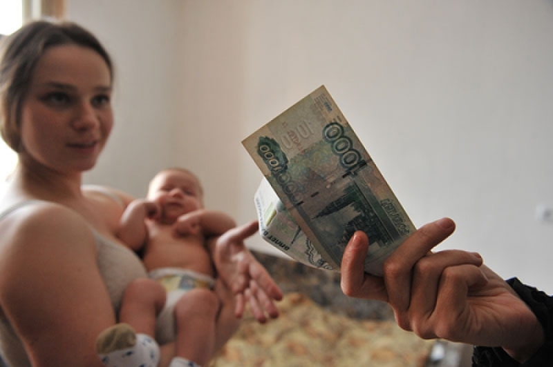 na mateřské dovolené není dost peněz
