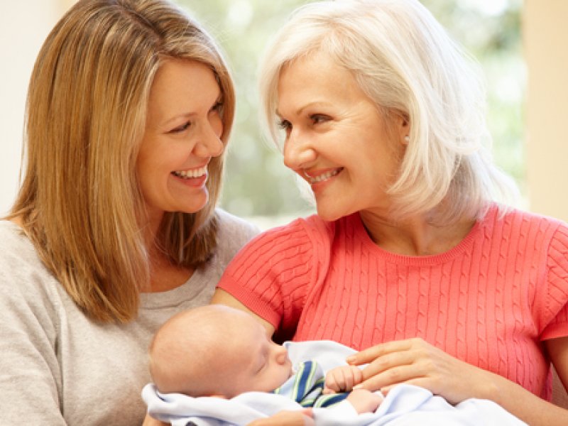 segítsen a nagymamának a szülés után