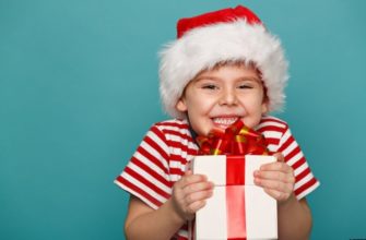 offrir à un enfant un cadeau pour la nouvelle année s'il s'est mal comporté ou non
