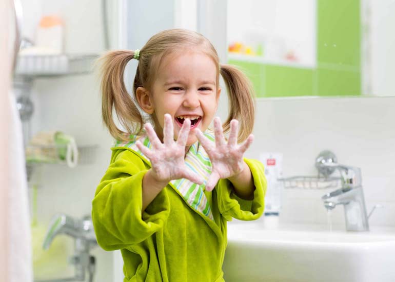 hoe een kind te leren handen te wassen