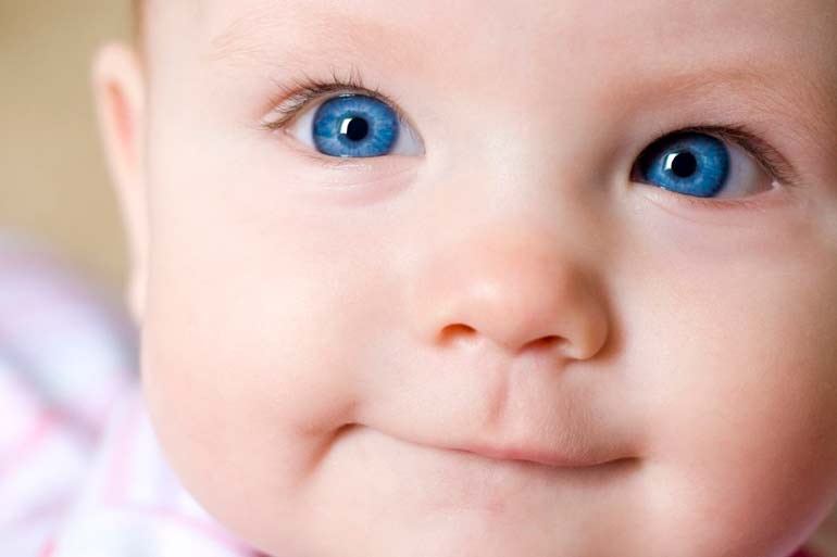 strabismus fisiologi pada bayi yang baru lahir